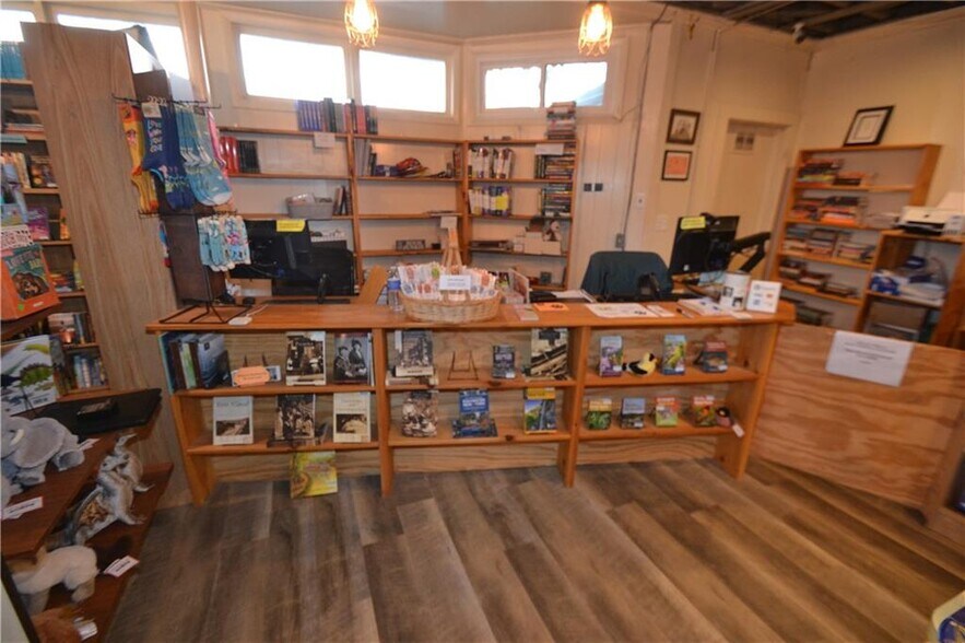 More Photos Of 450 E Main St, Palmyra General Retail For Sale