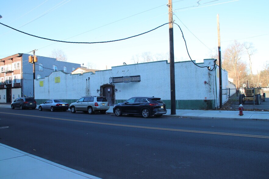More Photos Of 1340 W Front St, Plainfield Manufacturing For Lease