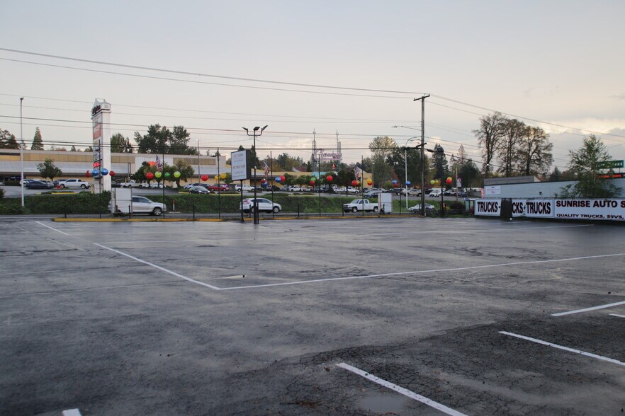 More Photos Of 16001 SE Mcloughlin Blvd, Milwaukie Auto Repair For Lease