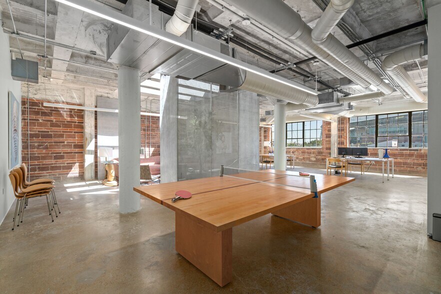 More Photos Of 1701 Commerce St, Houston Loft Creative Space For Lease