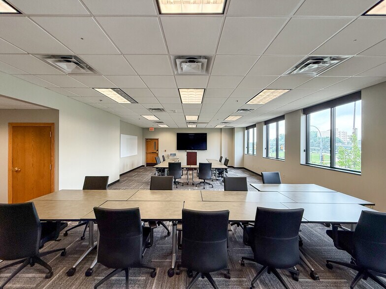 More Photos Of 200 E 10th St, Sioux Falls Office For Lease