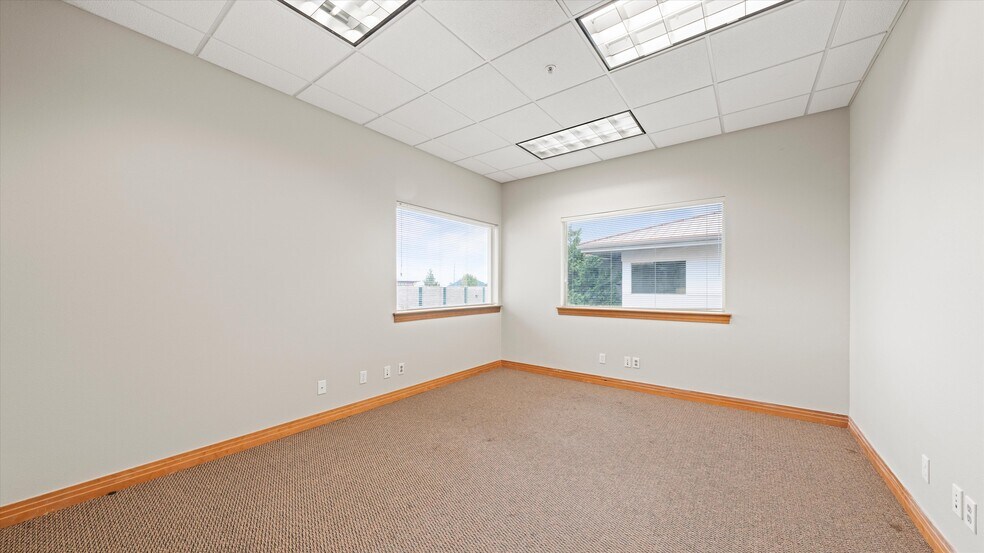 More Photos Of 8836 W Gage Blvd, Kennewick Office For Sale