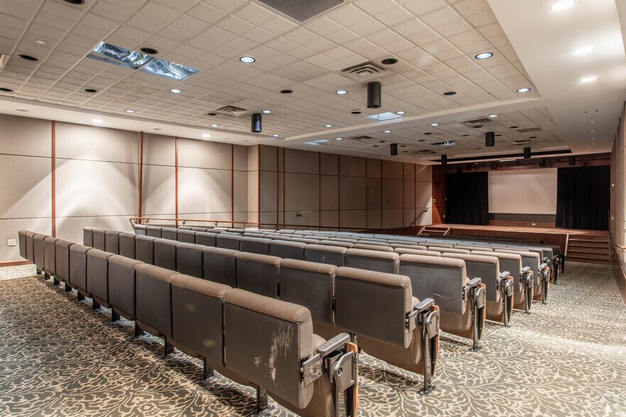 More Photos Of 1500 E Main St, Newark Office For Sale