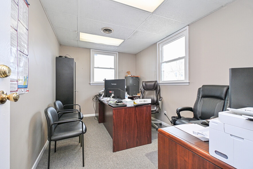 More Photos Of 8240 Clara Ave, Cincinnati Office For Sale