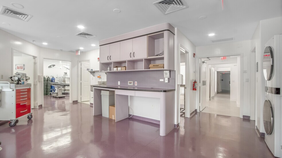 More Photos Of 7777 N University Dr, Tamarac Medical For Sale