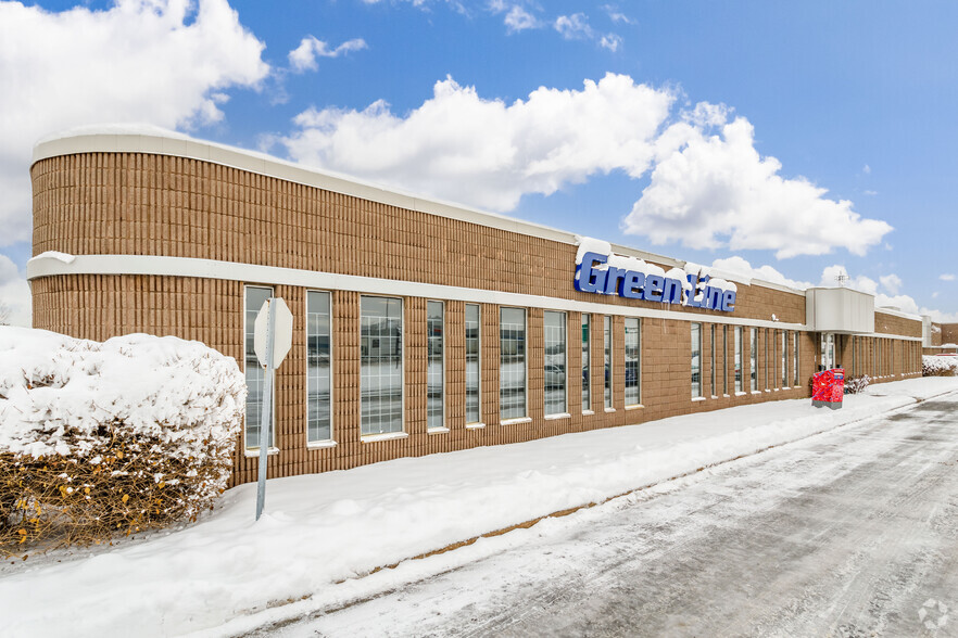 Primary Photo Of 9305-9405 Rte Transcanadienne, Montréal Warehouse For Lease