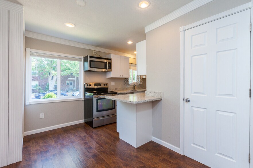 More Photos Of 222 N I St, Tacoma Apartments For Sale