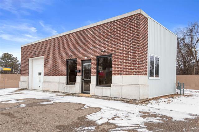 More Photos Of 233 W Clark St, Stevens Point Auto Repair For Sale