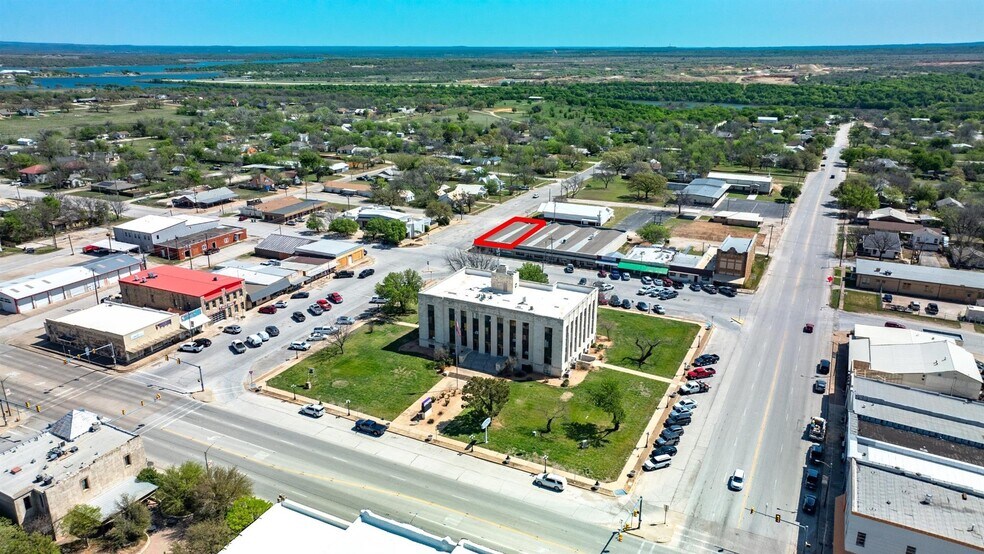 More Photos Of 128 N Church St, Jacksboro Storefront For Sale