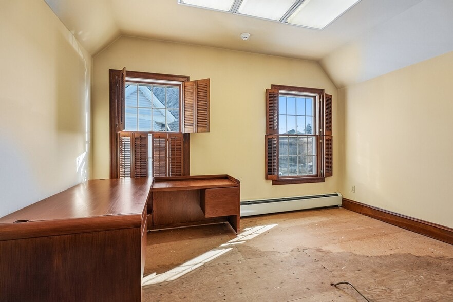 More Photos Of 37 Park Ave, Lyndhurst Office For Sale