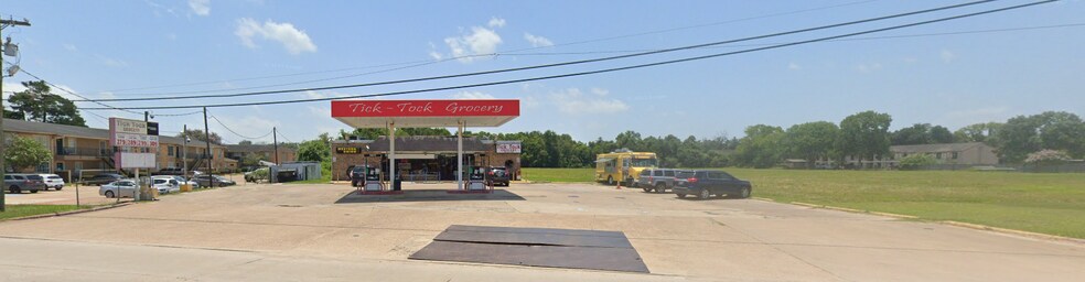 Primary Photo Of 620 E South St, Alvin Convenience Store For Sale