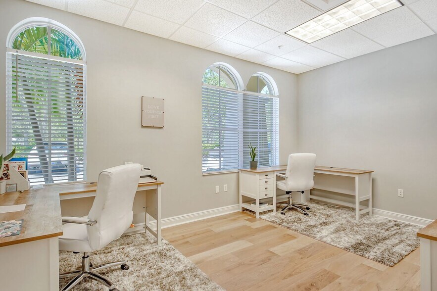 More Photos Of 2639 Fruitville Rd, Sarasota Medical For Sale