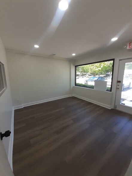 More Photos Of 600 Houze Way, Roswell Medical For Lease