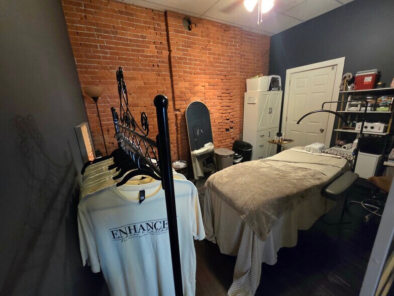 More Photos Of 105 E Mansfield St, Bucyrus General Retail For Sale