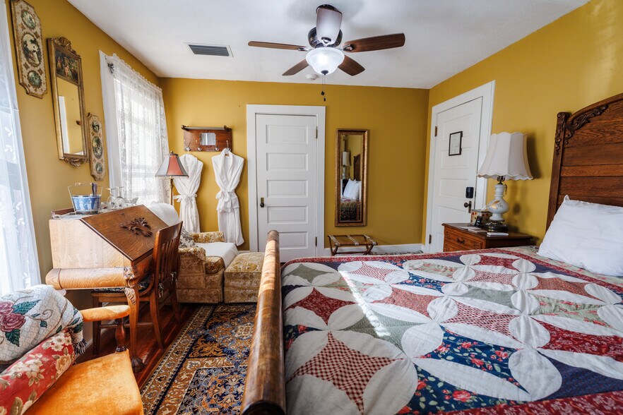 More Photos Of 215 E French Ave, Orange City Hospitality For Sale