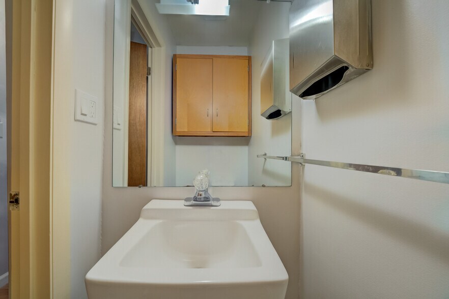 More Photos Of 4410 74th Ave, Hyattsville Medical For Lease