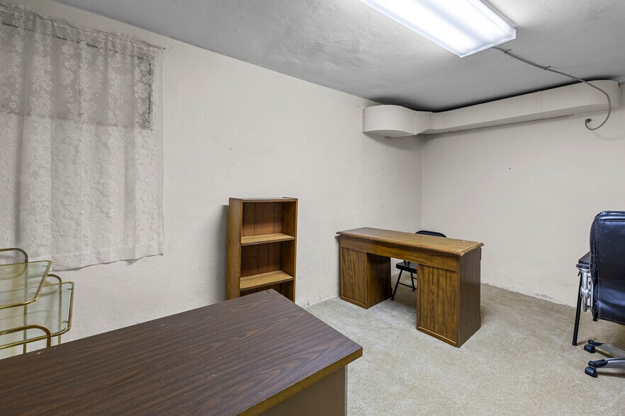 More Photos Of 338 Hazel St, Poplar Bluff Showroom For Sale