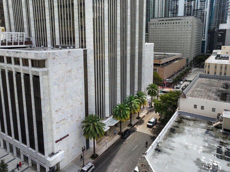 More Photos Of 1 SE 3rd Ave, Miami Office For Lease
