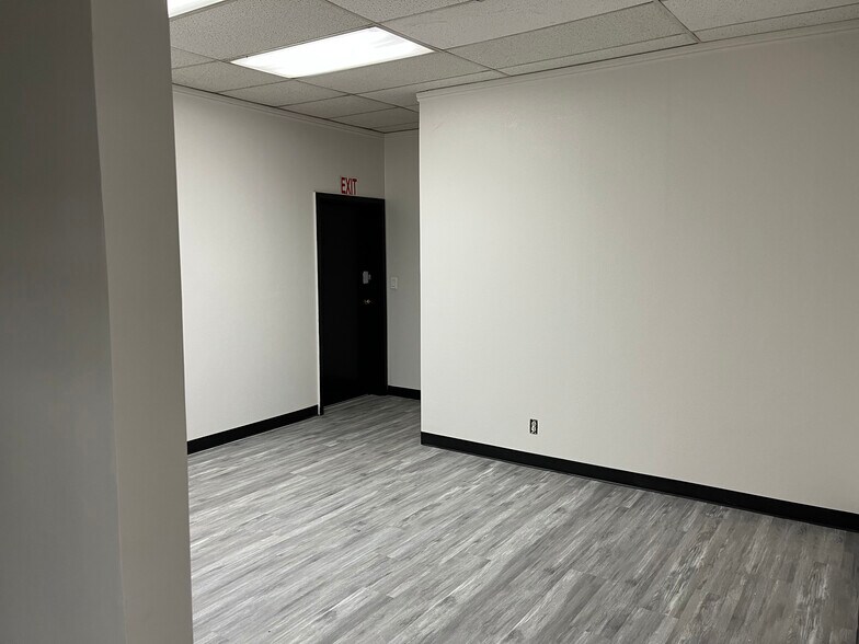 More Photos Of 477 Roland Way, Oakland Warehouse For Lease