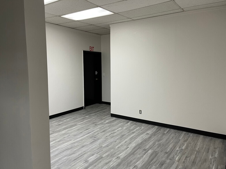 More Photos Of 477 Roland Way, Oakland Warehouse For Lease