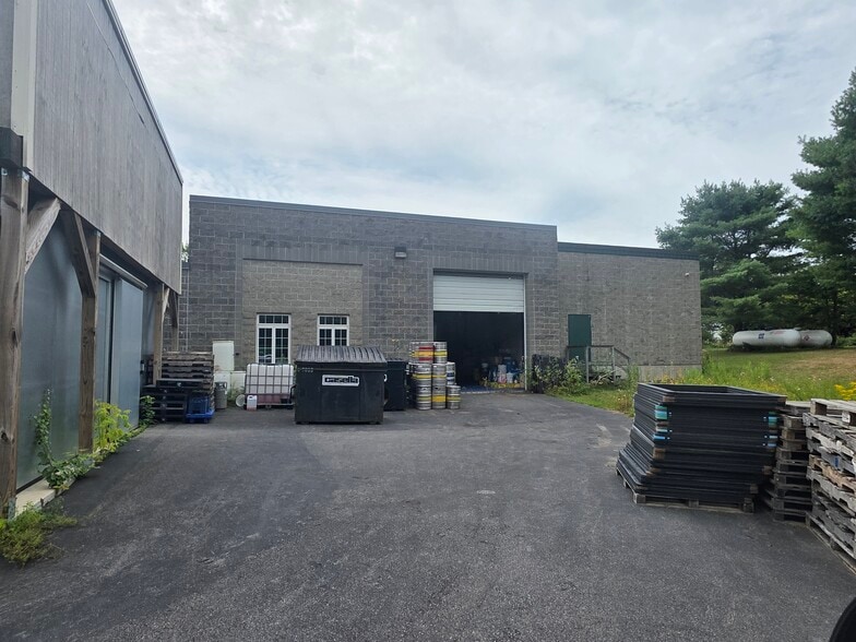 More Photos Of 5 Payne Ave, Rockland Flex For Sale