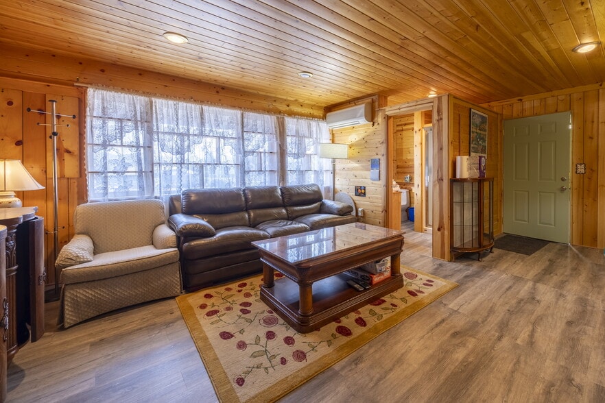 More Photos Of 815 Main Ave, Tillamook Hotel For Sale