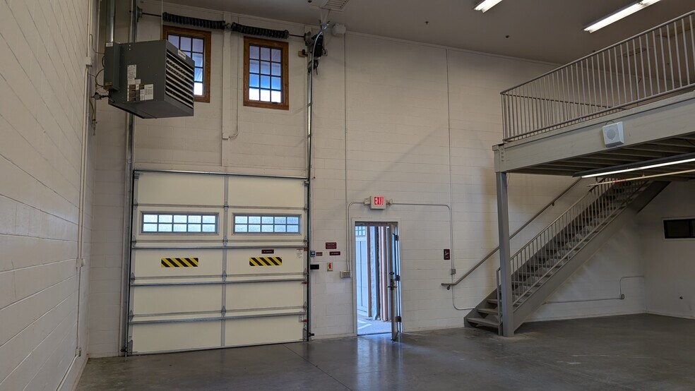 More Photos Of 3111 N Caden Ct, Flagstaff Showroom For Lease