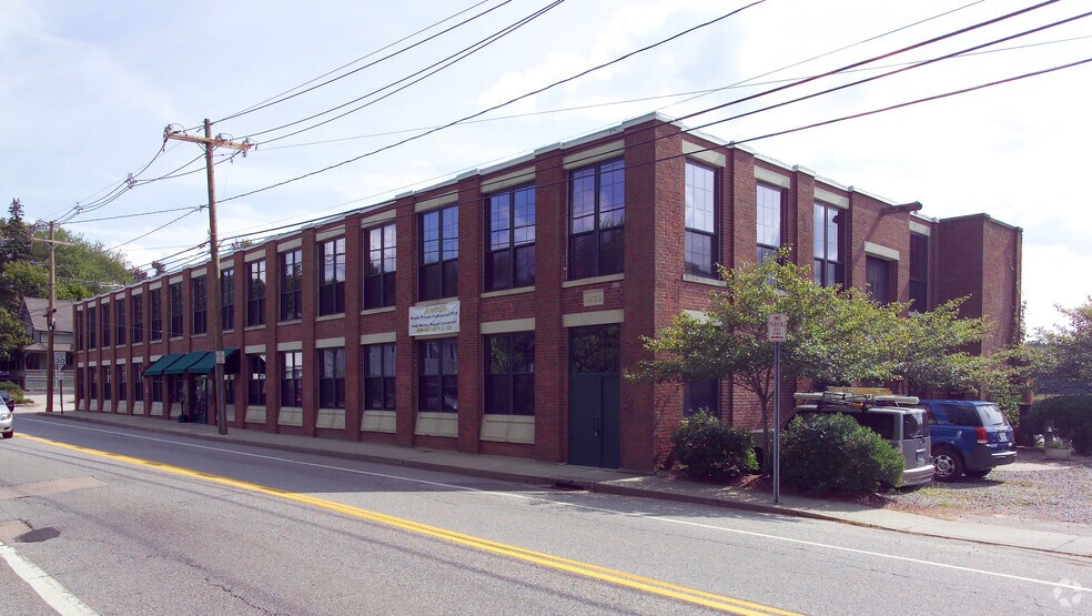 More Photos Of 11 Main St, Mystic Medical For Lease