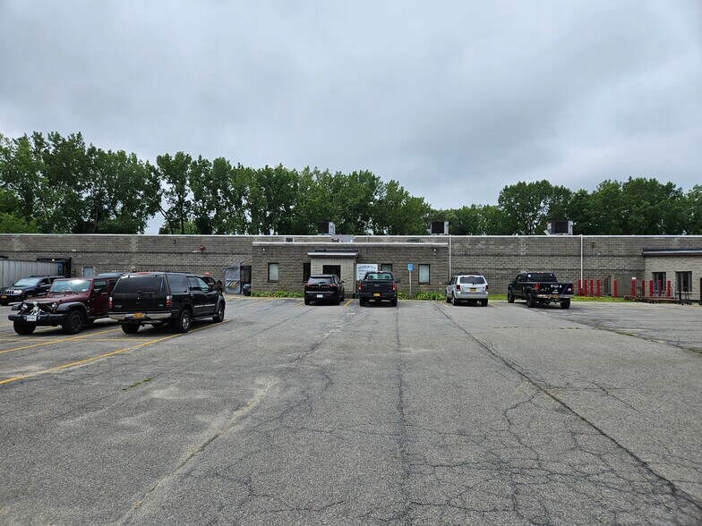 More Photos Of 68 Harrison St, Gloversville Distribution For Sale