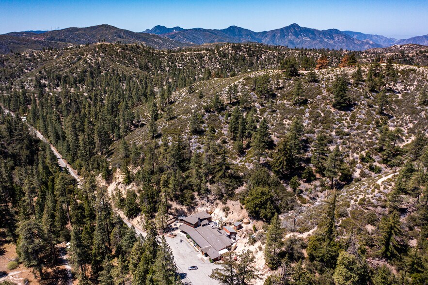 More Photos Of CA-2, La Cañada Flintridge General Retail For Sale