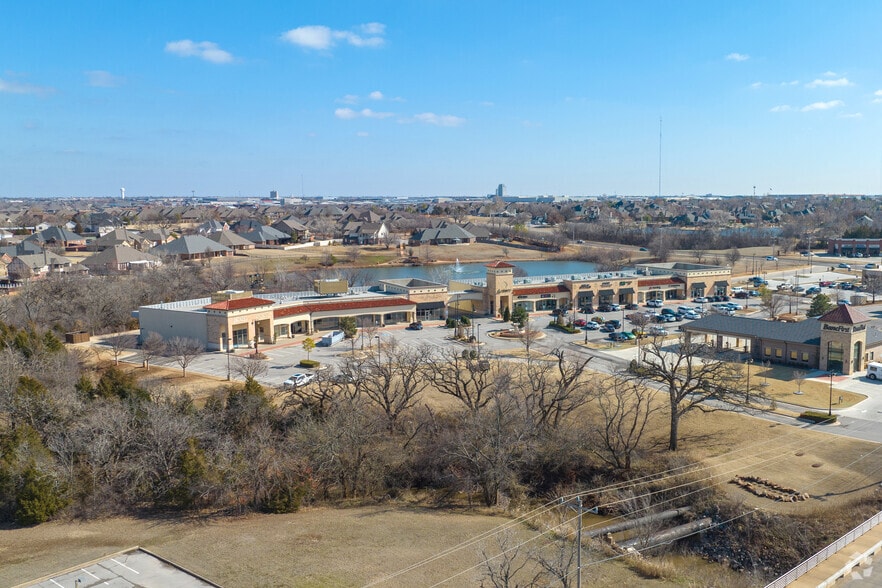 More Photos Of 15300 N Western Ave, Edmond General Retail For Lease