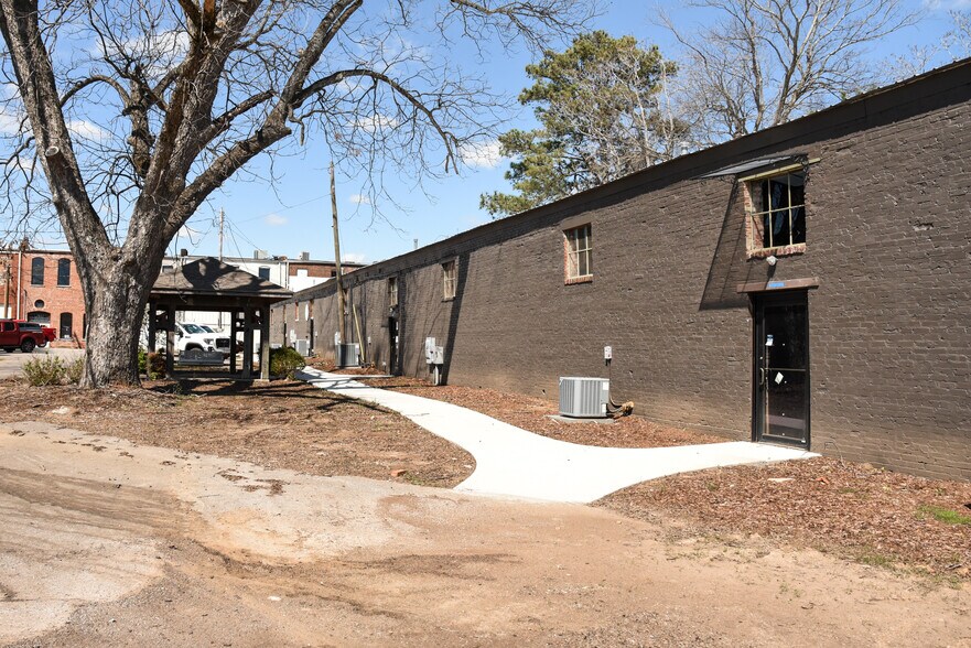 More Photos Of 110 W Green Street, Athens Flex For Lease