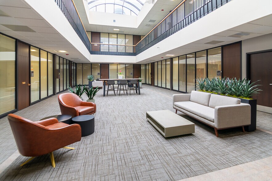 More Photos Of 900 Skokie Blvd, Northbrook Unknown For Lease