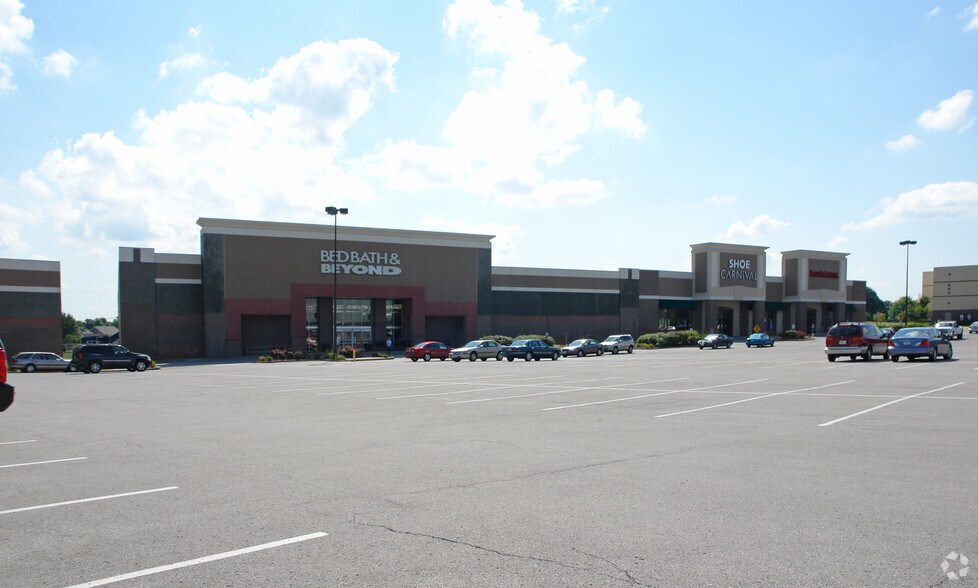 More Photos Of 8111-8201 NW Roanridge Rd, Kansas City General Retail For Lease