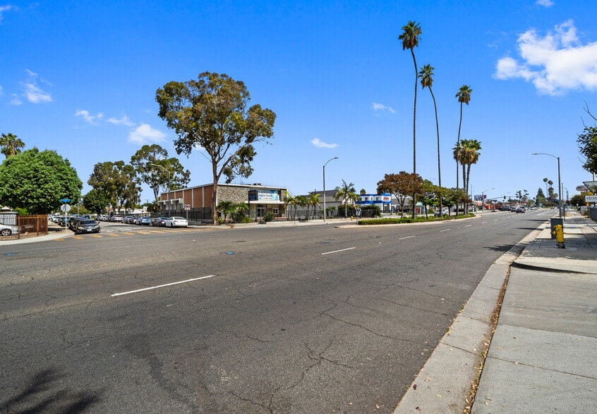 More Photos Of 2231 W Lincoln Ave, Anaheim Freestanding For Sale