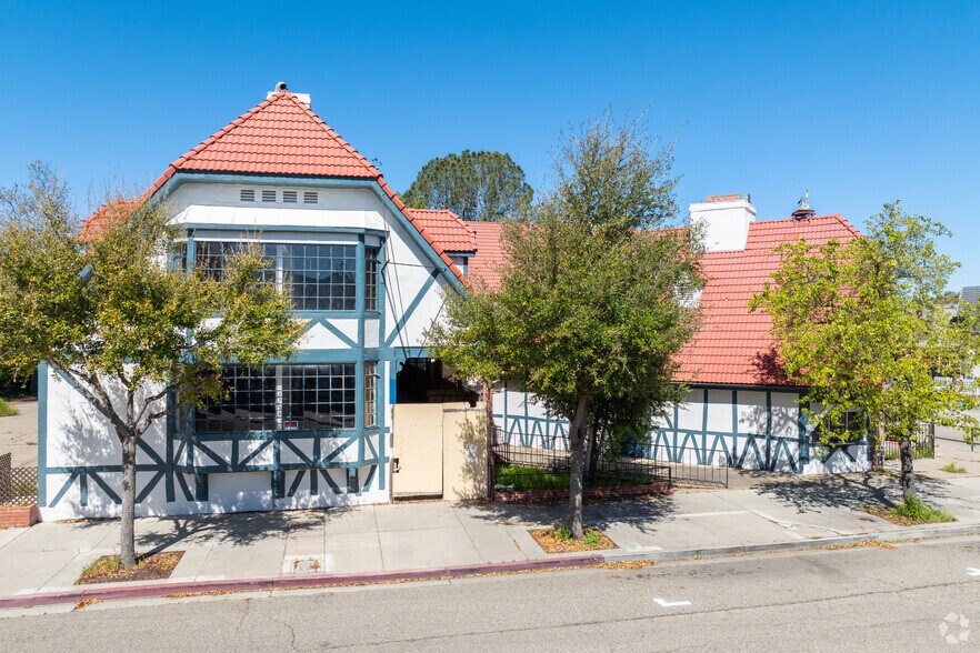 More Photos Of 425 1st St, Solvang Storefront Retail Office For Sale
