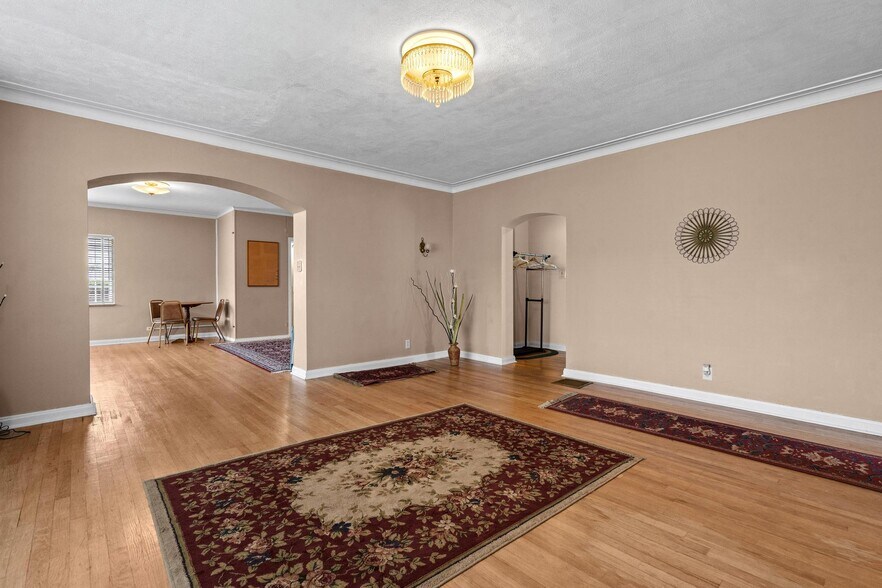 More Photos Of 120 W Main St, Wilmington Flex For Sale