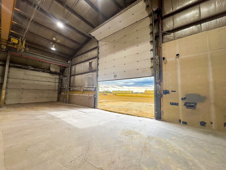 More Photos Of 1511 4th St, Nisku Manufacturing For Lease