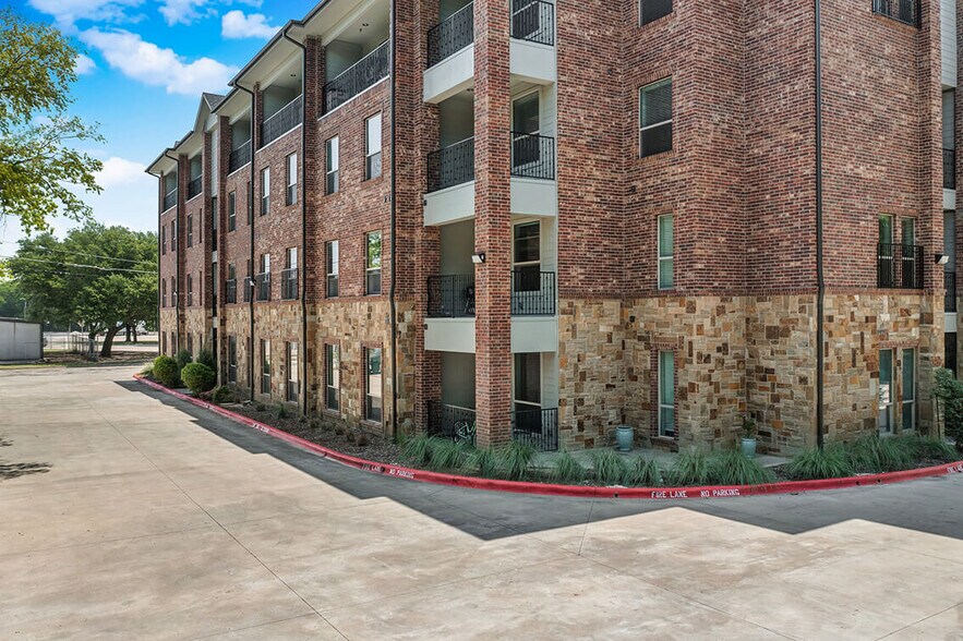 More Photos Of 404 Industrial St, Denton Apartments For Sale