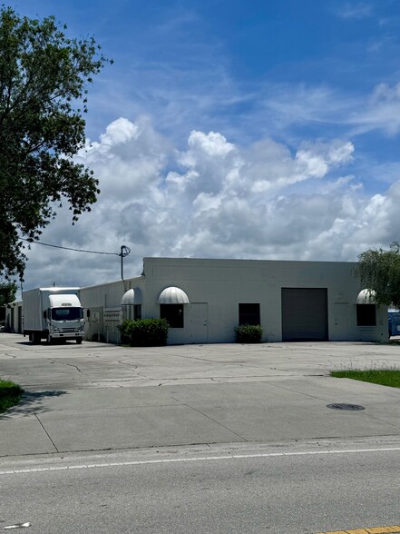 Primary Photo Of 6000 Taylor Rd, Naples Warehouse For Lease