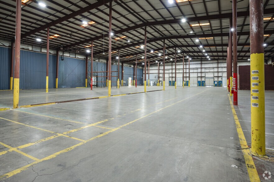 More Photos Of 90 Christ School Rd, Arden Distribution For Lease