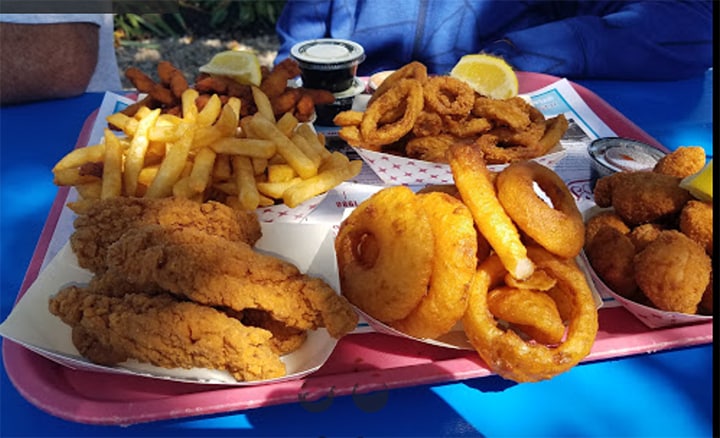 More Photos Of 302 Middle Rd, Blue Point Restaurant For Sale