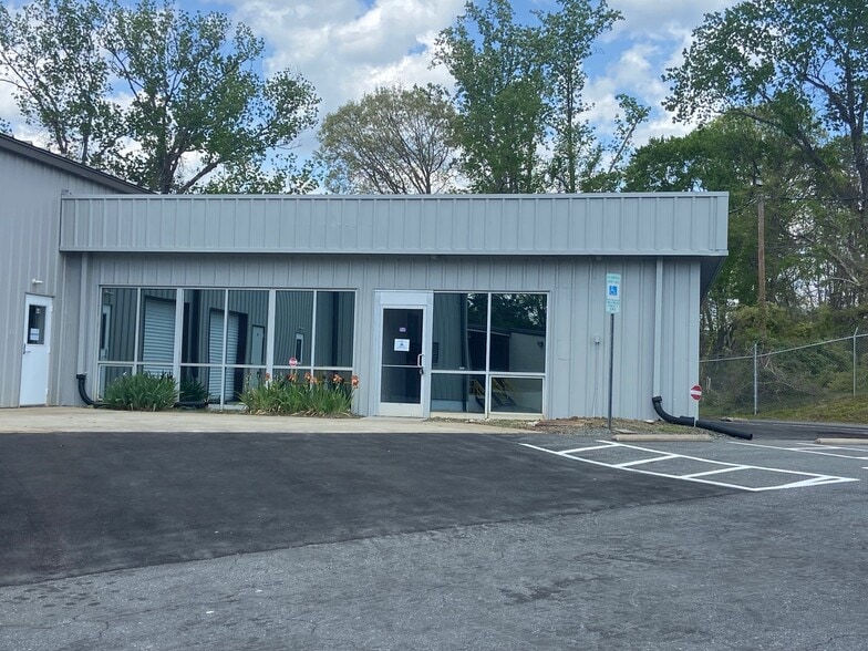 More Photos Of 4746 Sweden Rd, Charlotte Warehouse For Lease