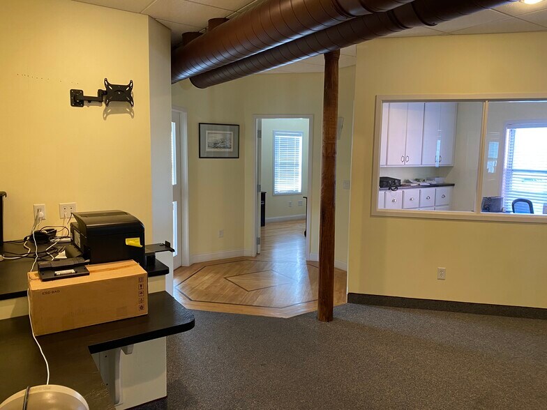 More Photos Of 7 Main St, North Kingstown Storefront Retail Office For Lease