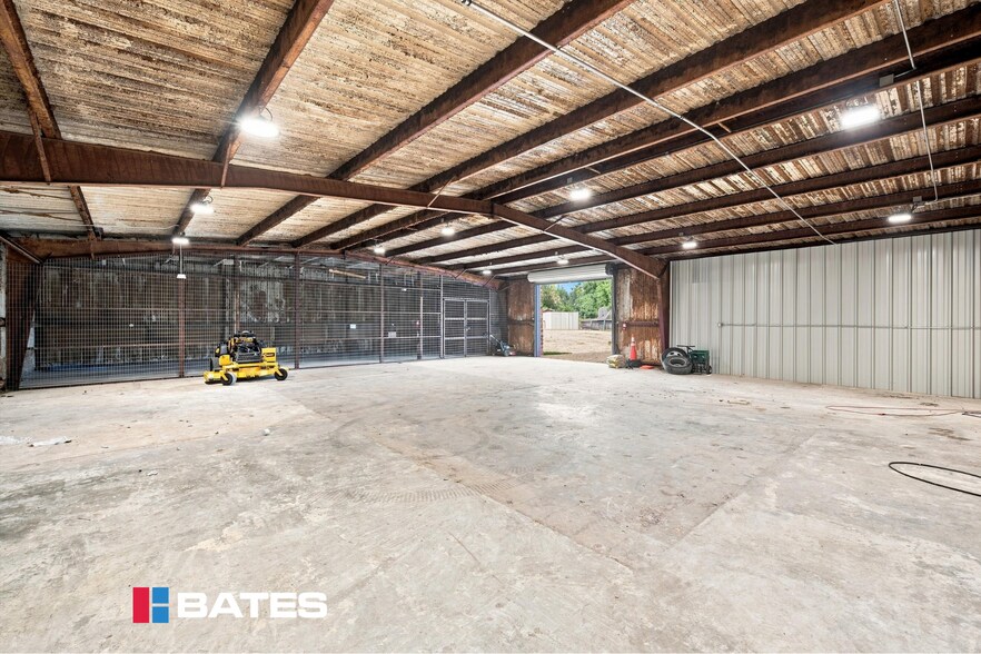 More Photos Of 901 E Johnson St, Waco Service For Sale