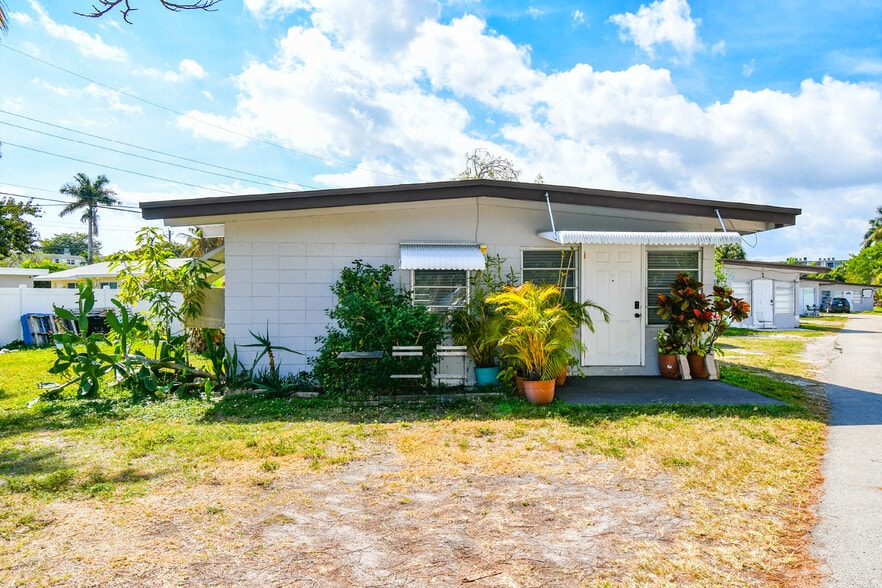 More Photos Of 215 NE 10th Ave, Hallandale Beach Apartments For Sale