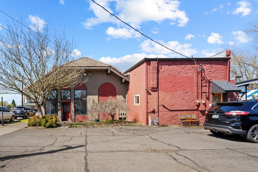 More Photos Of 215-225 N Main St, Mount Angel Freestanding For Sale