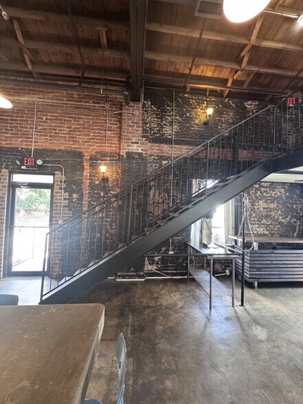 More Photos Of 675 Pulaski St, Athens Storefront Retail Office For Lease