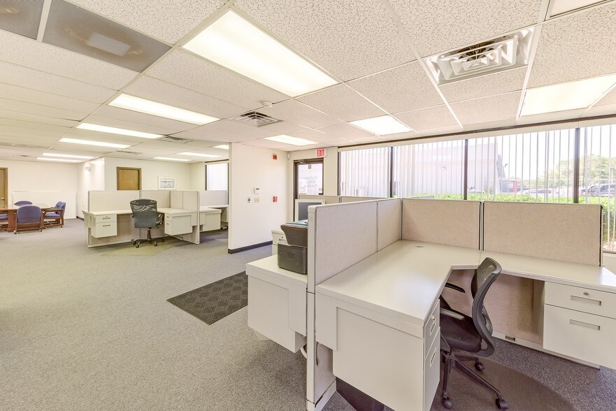 More Photos Of 5018 Spring Park Rd, Jacksonville Office For Lease