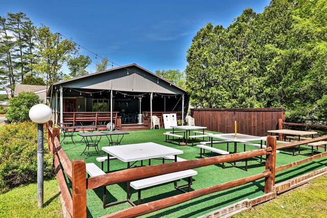 More Photos Of 20 Public Way, Quechee Restaurant For Sale